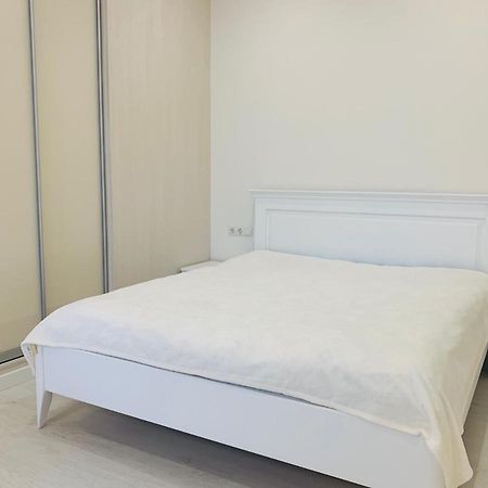 New Appartment In Yuzhny Yuzhne Exterior photo